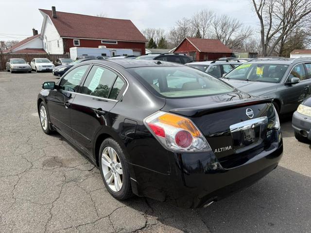 Photo of 2010 Super Black Nissan Altima