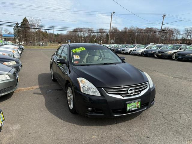 Photo of 2010 Super Black Nissan Altima