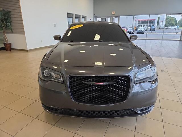 Photo of 2022 Granite Crystal Metallic Clearcoat Chrysler 300