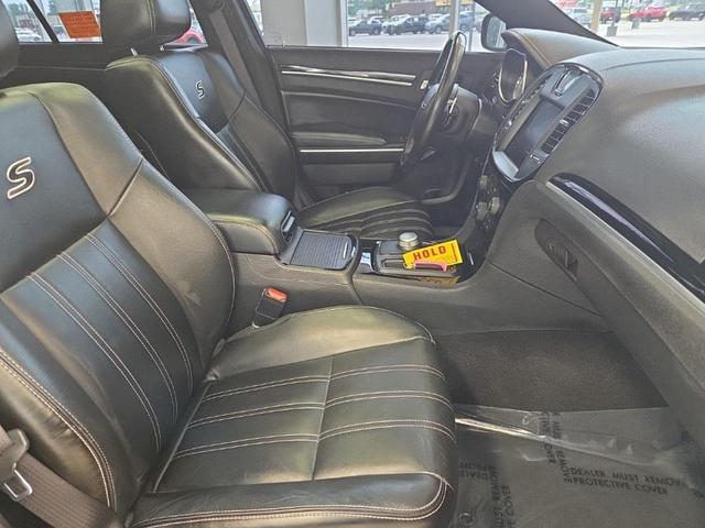 Photo of 2022 Granite Crystal Metallic Clearcoat Chrysler 300