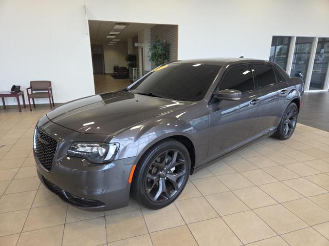 Photo of 2022 Granite Crystal Metallic Clearcoat Chrysler 300