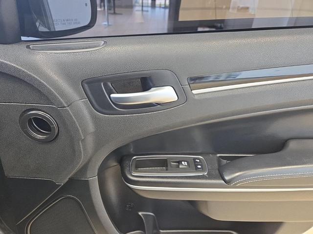 Photo of 2022 Granite Crystal Metallic Clearcoat Chrysler 300