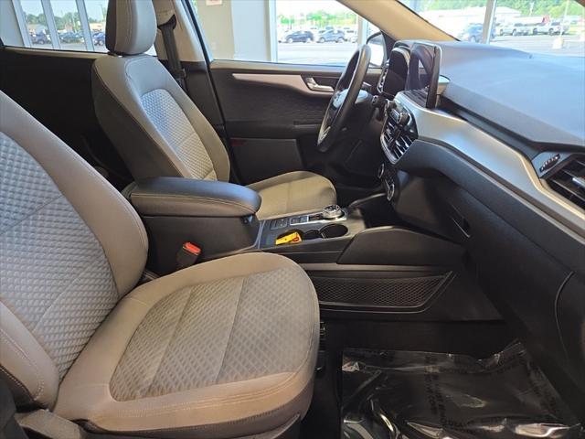 Photo of 2020 Black Metallic Ford Escape