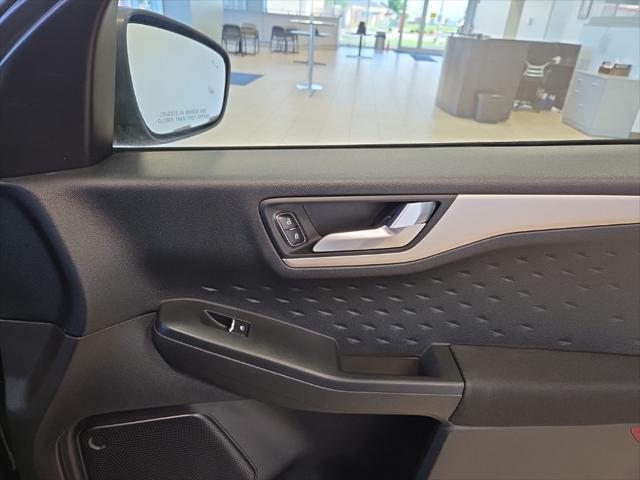 Photo of 2020 Black Metallic Ford Escape