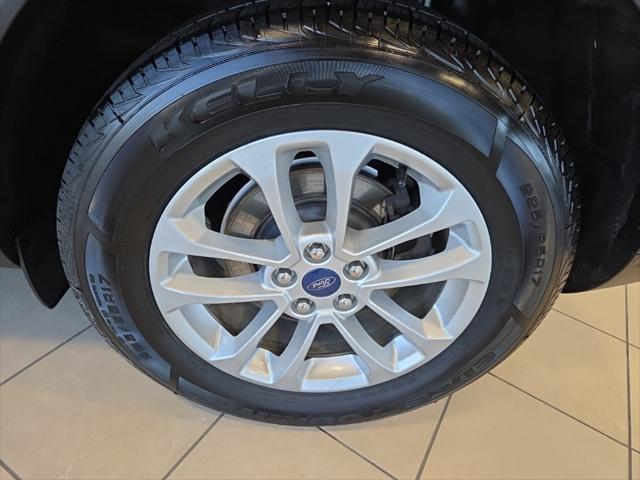 Photo of 2020 Black Metallic Ford Escape