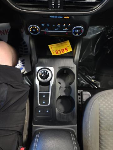 Photo of 2020 Black Metallic Ford Escape