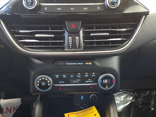 Photo of 2020 Black Metallic Ford Escape