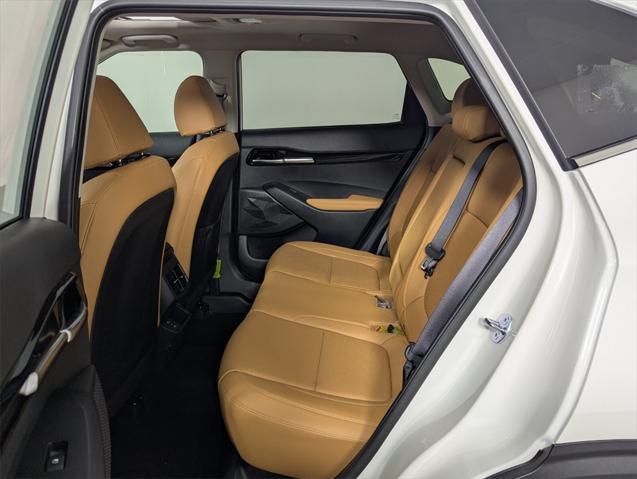 Photo of 2025 Snow White Pearl Kia Seltos