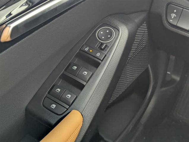 Photo of 2025 Snow White Pearl Kia Seltos