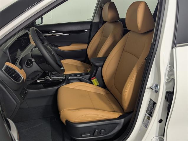 Photo of 2025 Snow White Pearl Kia Seltos