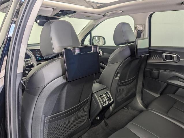 Photo of 2025 Ebony Black Kia Sorento