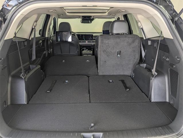 Photo of 2025 Ebony Black Kia Sorento