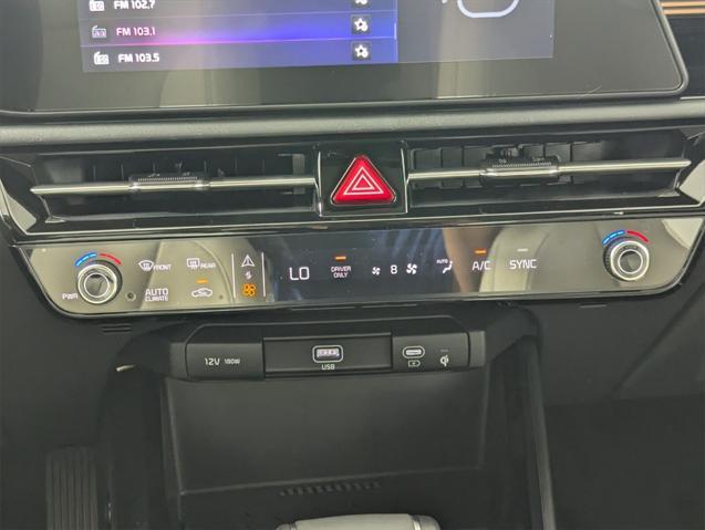 Photo of 2025 Aurora Black Pearl Kia Niro
