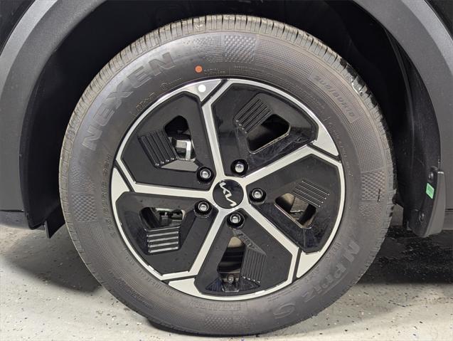 Photo of 2025 Aurora Black Pearl Kia Niro