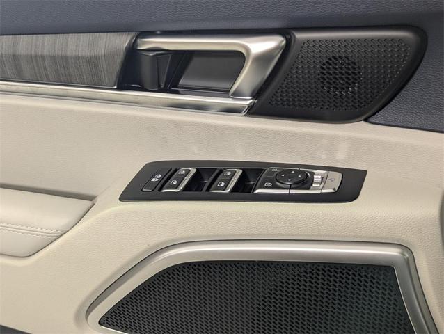 Photo of 2025 Ebony Black Kia Telluride