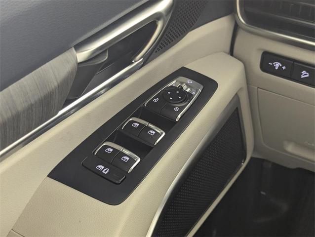 Photo of 2025 Ebony Black Kia Telluride