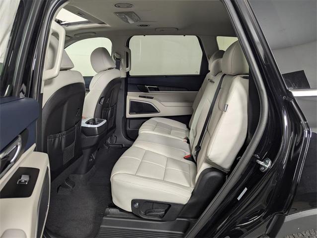 Photo of 2025 Ebony Black Kia Telluride