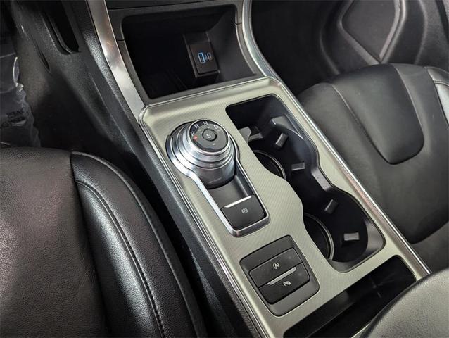 Photo of 2022 Red Metallic Ford Edge