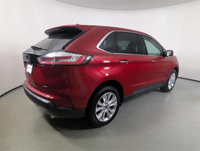 Photo of 2022 Red Metallic Ford Edge