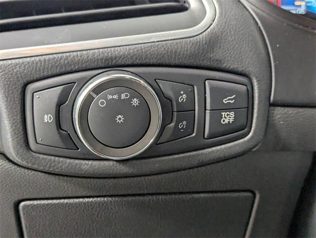 Photo of 2022 Red Metallic Ford Edge