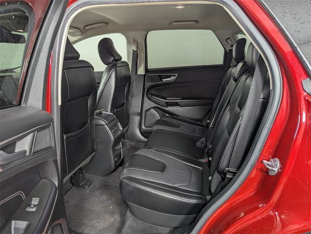 Photo of 2022 Red Metallic Ford Edge