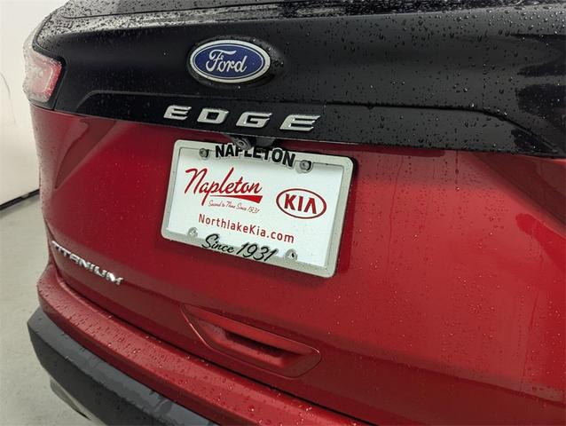 Photo of 2022 Red Metallic Ford Edge