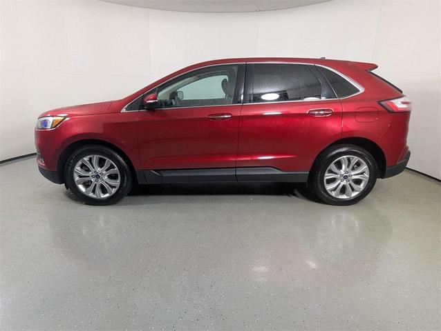 Photo of 2022 Red Metallic Ford Edge