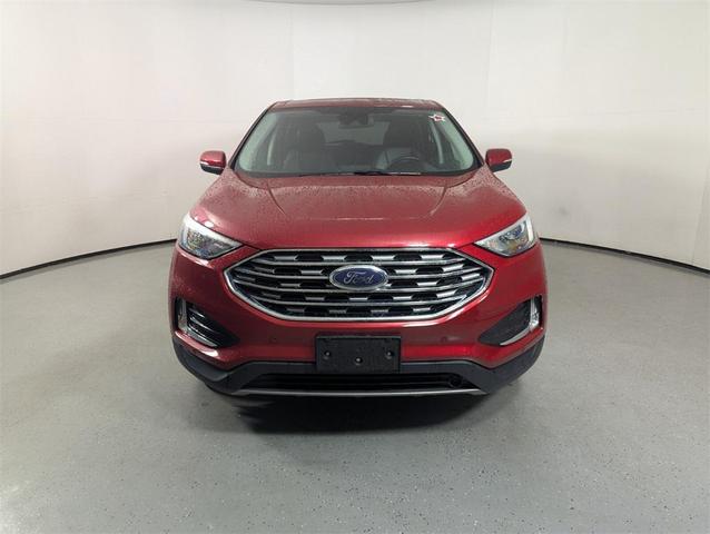 Photo of 2022 Red Metallic Ford Edge