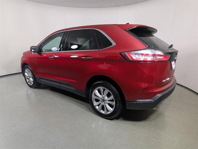 Photo of 2022 Red Metallic Ford Edge