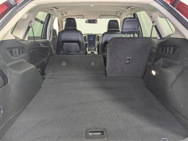Photo of 2022 Red Metallic Ford Edge