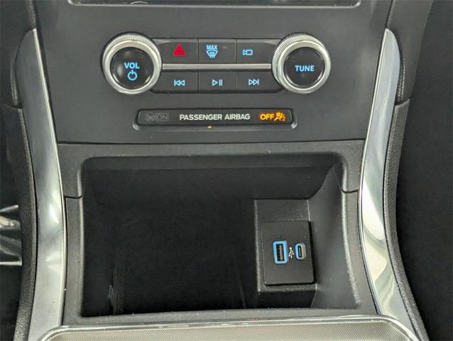 Photo of 2022 Red Metallic Ford Edge