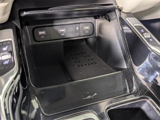 Photo of 2021 Gravity Grey Kia Sorento
