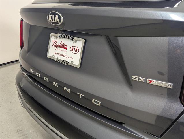 Photo of 2021 Gravity Grey Kia Sorento