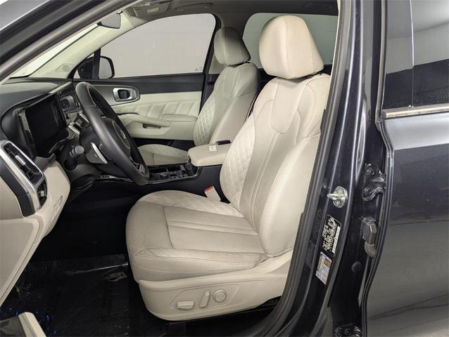 Photo of 2021 Gravity Grey Kia Sorento