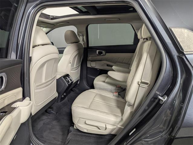 Photo of 2021 Gravity Grey Kia Sorento