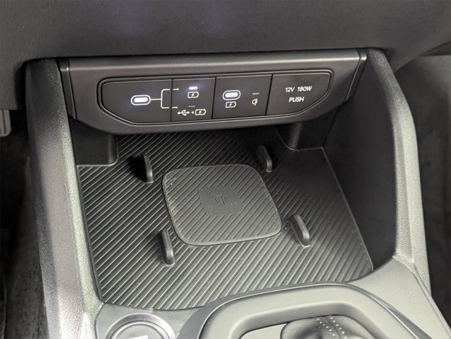 Photo of 2025 Aurora Black Pearl Kia K4
