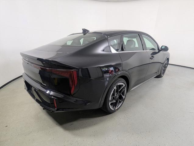 Photo of 2025 Aurora Black Pearl Kia K4