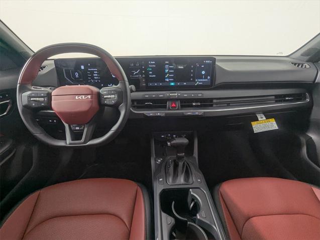 Photo of 2025 Aurora Black Pearl Kia K4
