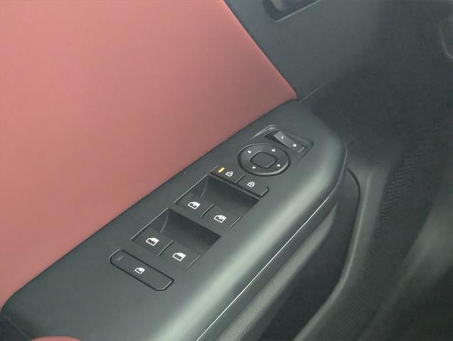 Photo of 2025 Aurora Black Pearl Kia K4
