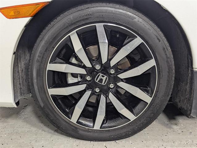 Photo of 2020 Platinum White Pearl Honda Civic