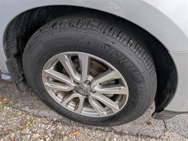 Photo of 2015 Brilliant Silver Nissan Pathfinder