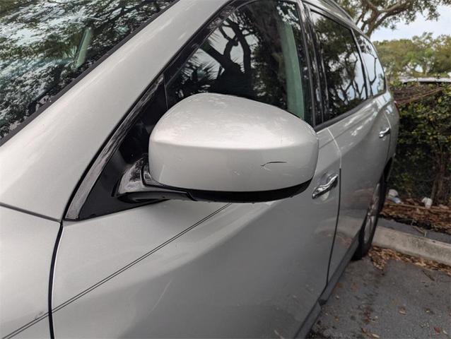 Photo of 2015 Brilliant Silver Nissan Pathfinder