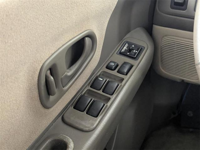 Photo of 2000 Alpine White Mitsubishi Montero Sport