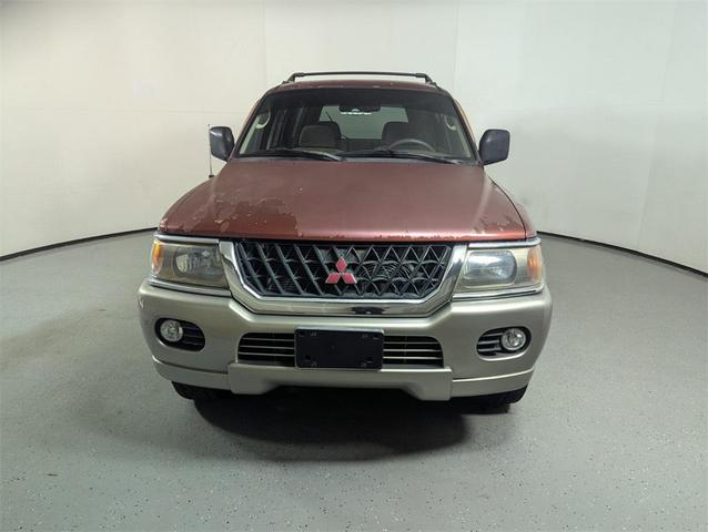 Photo of 2000 Alpine White Mitsubishi Montero Sport
