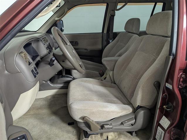 Photo of 2000 Alpine White Mitsubishi Montero Sport