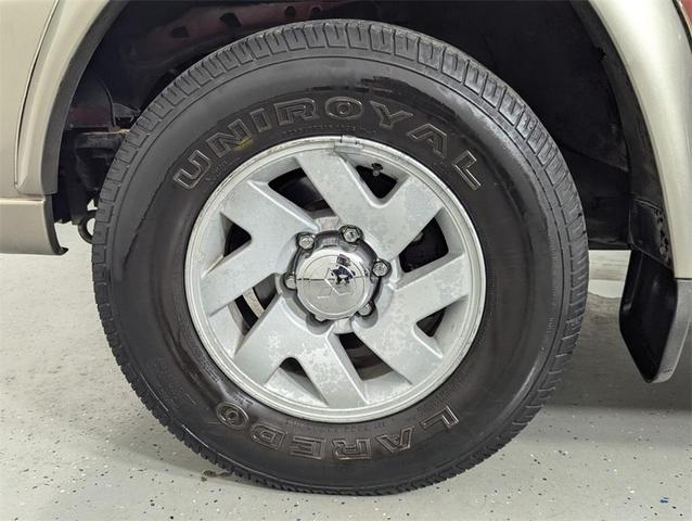 Photo of 2000 Alpine White Mitsubishi Montero Sport