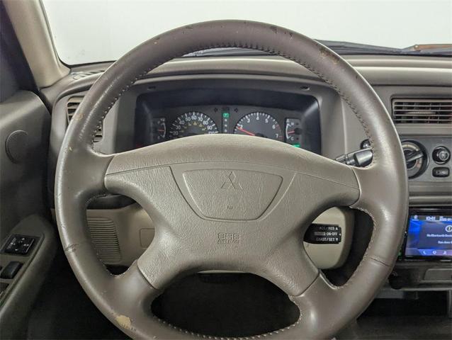 Photo of 2000 Alpine White Mitsubishi Montero Sport