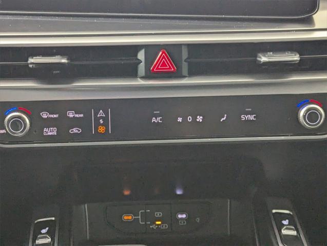 Photo of 2025 Glacial White Pearl Kia Sorento
