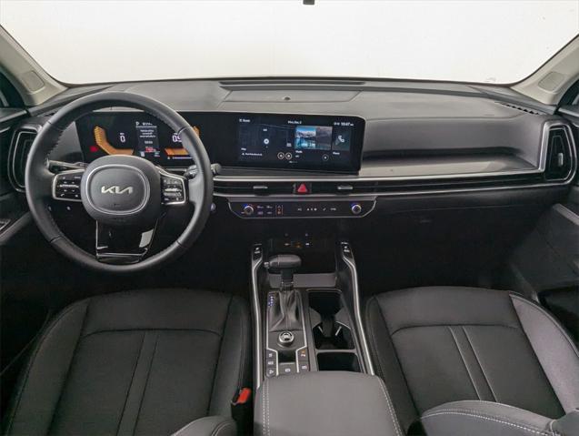 Photo of 2025 Glacial White Pearl Kia Sorento
