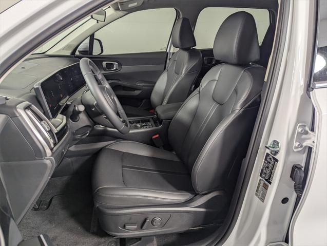 Photo of 2025 Glacial White Pearl Kia Sorento